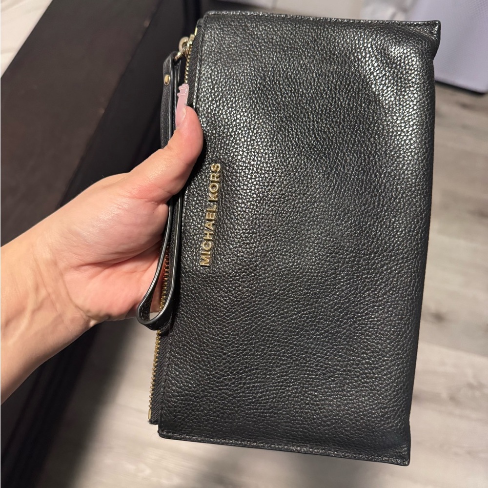 Michael Kors Black Textured wristlet